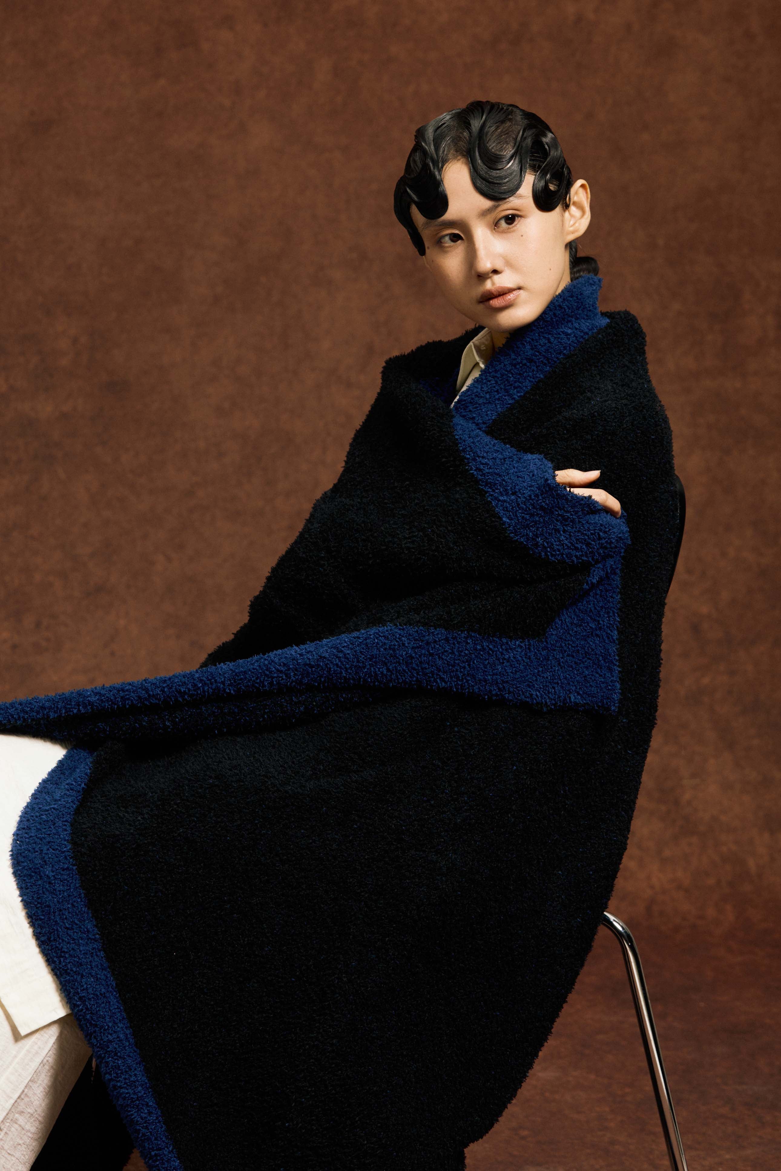 Black & Blue Throw Blanket